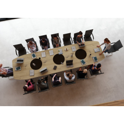 Stół konferencyjny